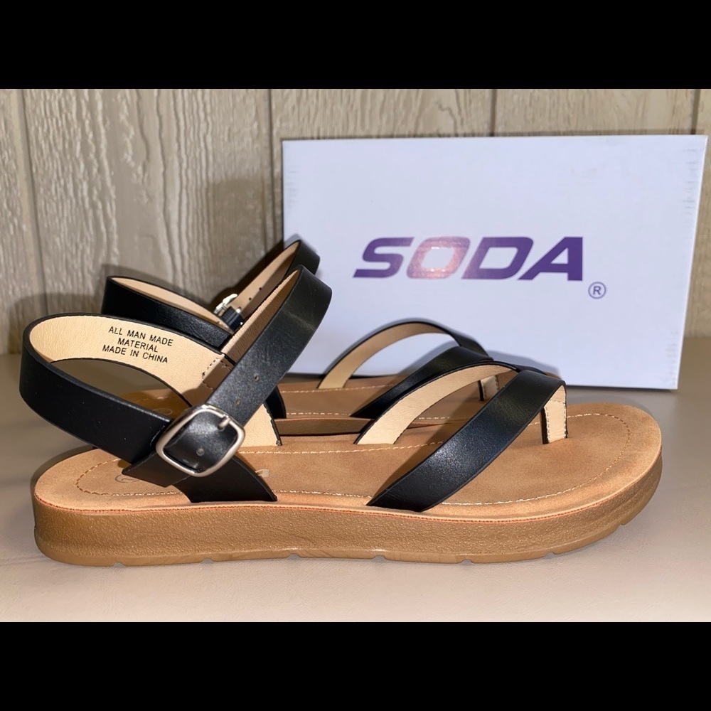 Soda brand Ryder Black sandals new in box | size 8